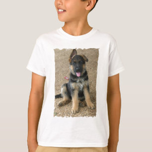 La camiseta del niño del perrito del pastor alem