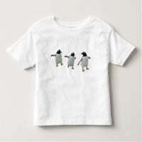 La camiseta del niño del pingüino del baile