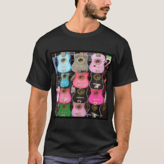 La camiseta del soporte de la guitarra
