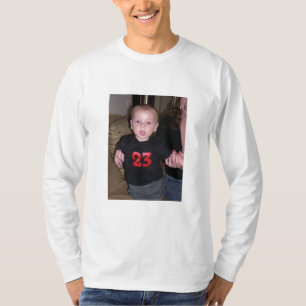 La camiseta envuelta larga de los hombres de