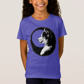 La camiseta fornida del niño del perro del lobo