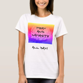 La camiseta gráfica desgarbada de las mujeres