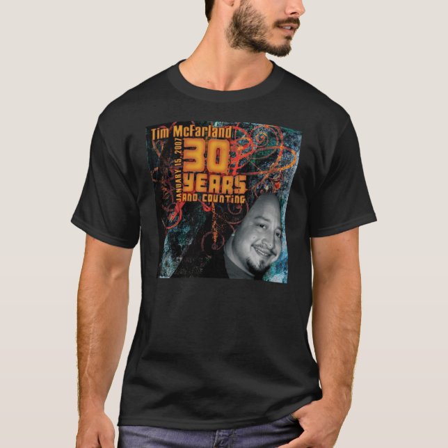 La camiseta negra de los hombres (Anverso)