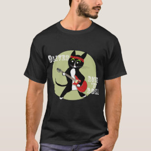 La camiseta negra de los hombres del rollo de la