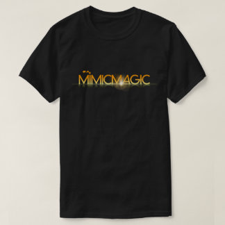 La camiseta oscura básica de 2 hombres de