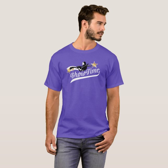 La camiseta oscura básica de los hombres (Anverso completo)