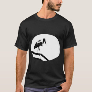 La camiseta oscura básica de los hombres