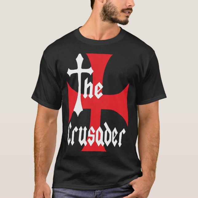 La camiseta oscura cruzada (Anverso)
