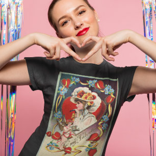 La camiseta oscura de las mujeres de San Valentín