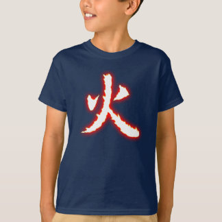 La camiseta oscura del niño del kanji del fuego