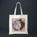 La casa de la bolsa de té es donde el gato es una<br><div class="desc">Bolsa de tetas con una cita "el hogar es donde está el gato" con una acuarela pintada de gato en la noche,  regalo para los amantes del gato,  el texto podría ser personalizado.</div>