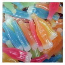 La cera embotella la baldosa cerámica del caramelo