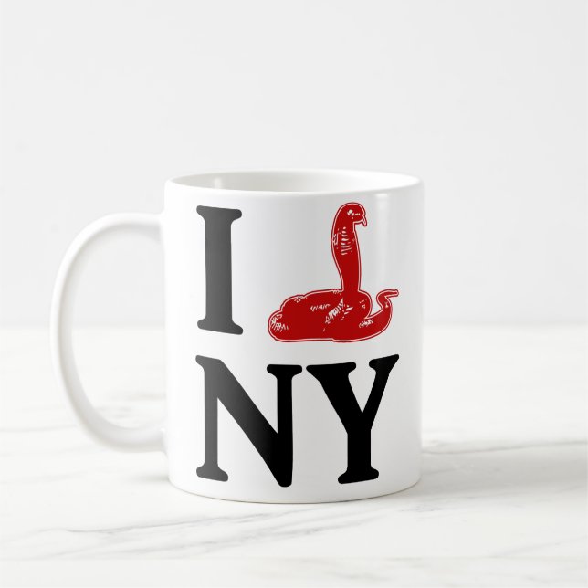 La cobra egipcia escapa la taza de Bronx (Izquierda)