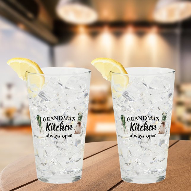 La cocina de la abuela moderna siempre está abiert (Subido por el creador)