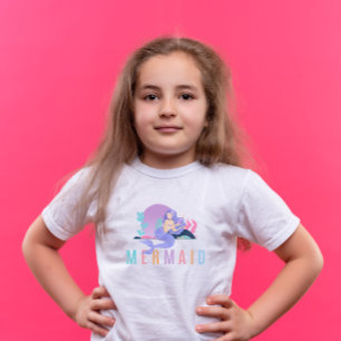 La colorida camiseta de una sirvienta