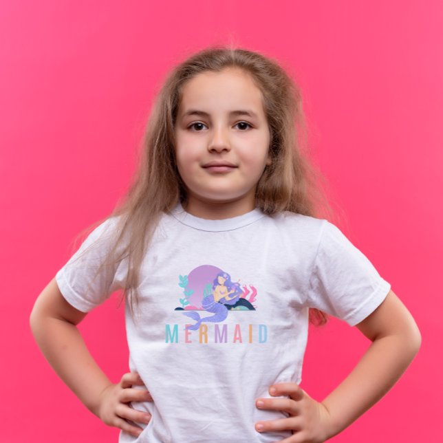La colorida camiseta de una sirvienta (Subido por el creador)