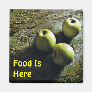 La comida aquí es un imán fridge con manzanas