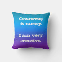 La creatividad es desordenada. Cojín decorativo de