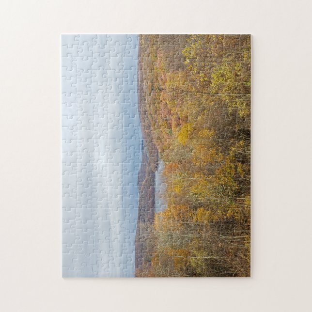 La cresta tranquila: Un rompecabezas de otoño (Vertical)