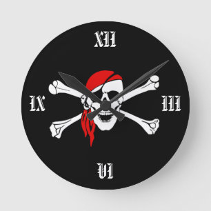 La cruz deshuesa el reloj de pared del pirata