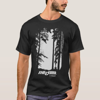 La cura de una camiseta esencial para un bosque