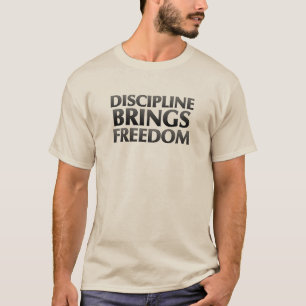 La disciplina trae la camiseta de la libertad