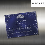 La dulce plata azul marino 16 salva el imán de fec<br><div class="desc">Una chica y de moda Salva la tarjeta magnética de la fecha para una fiesta de 16 y 16 años dulce. Un fondo de color azul marino desigual. Decorada con un polvo falso purpurina de plata y una tiara, corona. El texto: Save the Date se escribe con un gran guión...</div>
