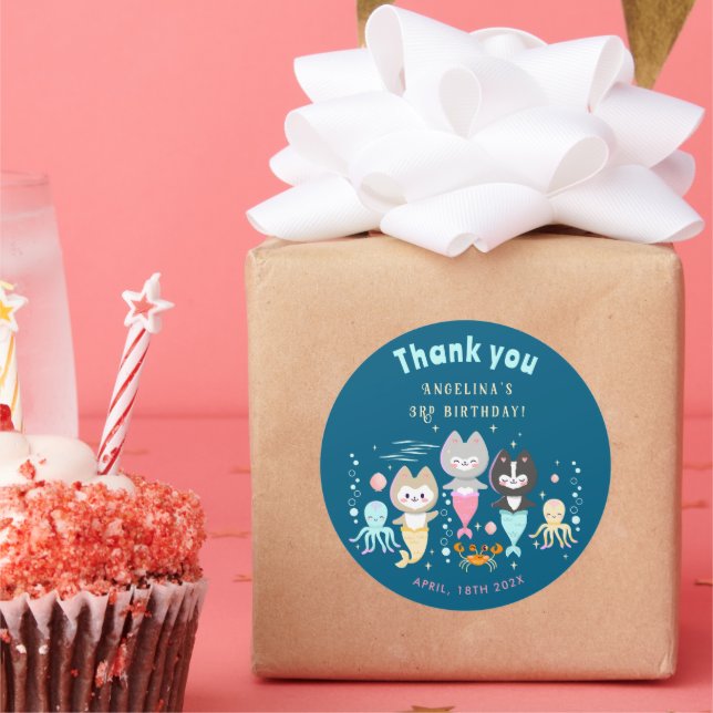 La fiesta de cumpleaños de los Pegatinas redondos  (Fiesta)