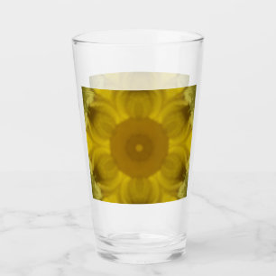 La flor del sol estalla dorada