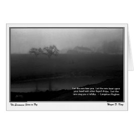 La granja Scamman cubierta de niebla