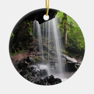 La gruta cae ornamento ahumado del parque nacional