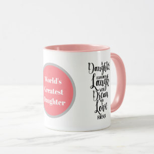 La hija más grande del mundo redacta la taza