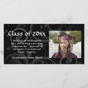 La invitación negra de la graduación de la