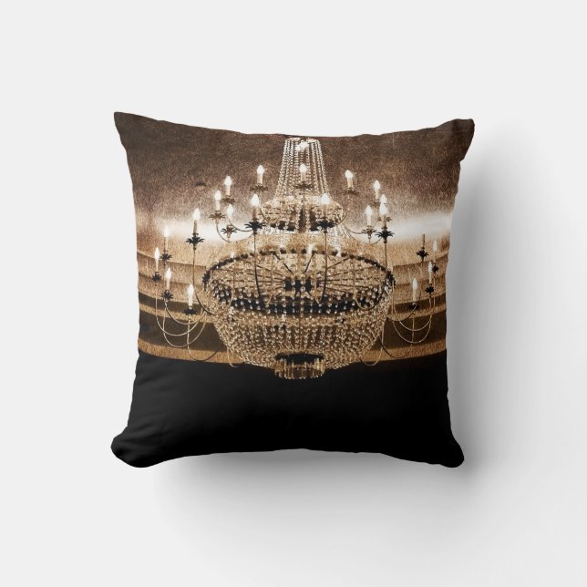 La lámpara cristalina deslumbra la almohada del (Anverso)