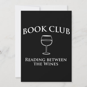 La lectura del club de libros entre los vinos