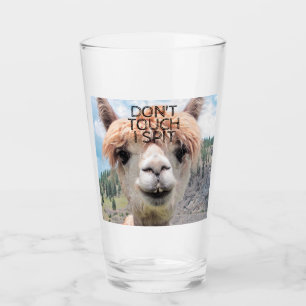 La llama divertida de la alpaca no me toca escupe