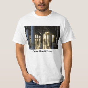 La luz dorada brilla a través de la camiseta