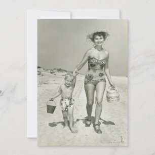 La madre y el hijo caminando