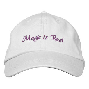 La magia es un gorra con bordado real