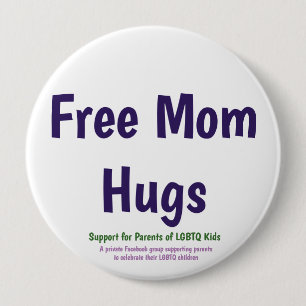 La mamá libre abraza el botón