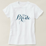 La marina azul la camiseta de la novia<br><div class="desc">La bolsa de tocador de boda personalizada incluye un texto personalizado elegante,  decorativo y azul marino que puede personalizarse con el nombre y el papel de la persona en su fiesta nupcial.</div>