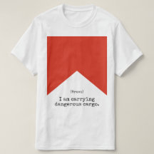 La marina de guerra señala la camisa por medio de