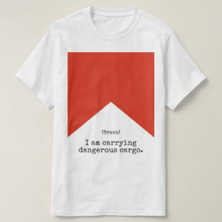 La marina de guerra señala la camisa por medio de