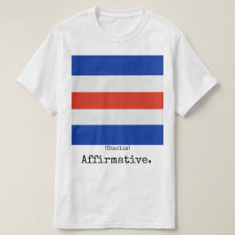 La marina de guerra señala la camisa por medio de