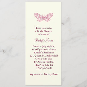 La mariposa besa la invitación nupcial de la ducha
