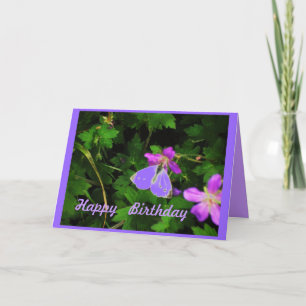 La mariposa en púrpura florece la tarjeta de