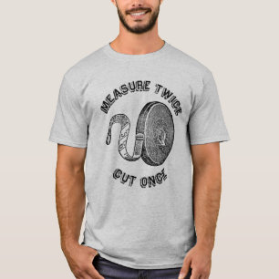 La medida cortó dos veces una vez la camisa