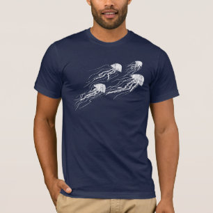 La medusa siluetea la camiseta oscura