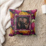 La mejor almohada de lanzamiento romántico para có<br><div class="desc">Captura la esencia de tu relación con esta almohada de lanzamiento floral romántica,  diseñada de manera única para resaltar la historia compartida de una pareja y su profunda conexión.</div>