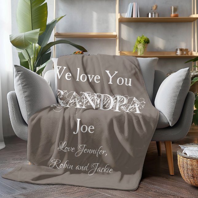 La mejor manta del abuelo. Cálido y Cuidadosamente (Soft, warm and cuddly. Grandpa will treasure his special blanket for years and years to come.)